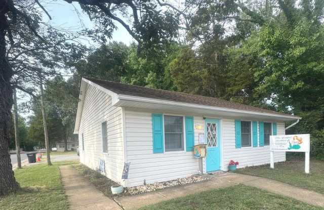 233 COLONIAL Avenue