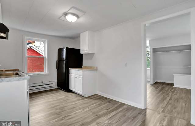 655 S POTOMAC Street unit: 5