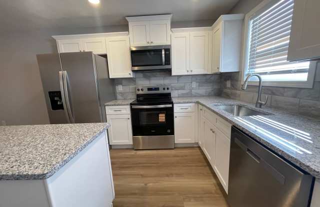Luxury Lake Living Starts Here – Brand-New 2 Bed, 2 Bath Duplex in Kimberling City