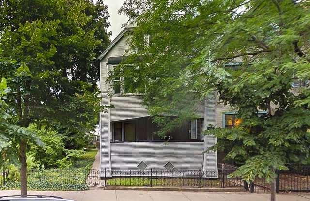 Photo of 3250 N Lakewood