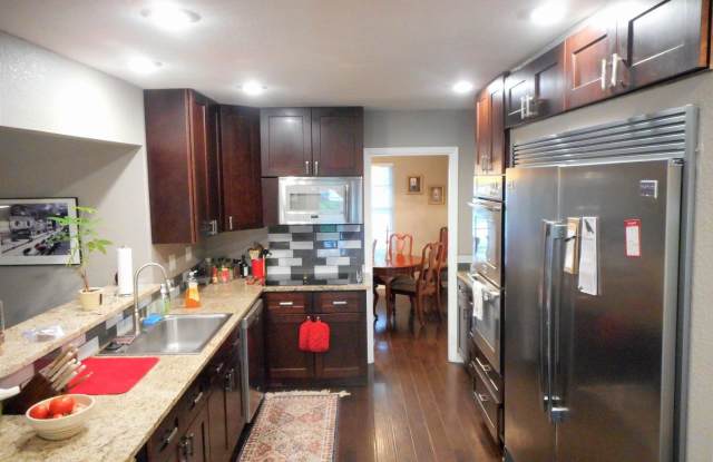 3715 TWISTED OAKS DR