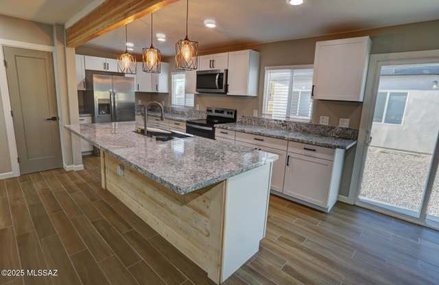 Photo of 4733 E 18th Street