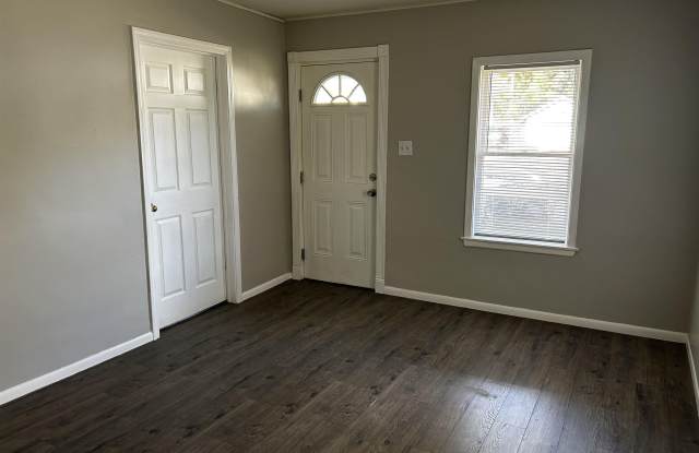 1020 E KANSAS Avenue