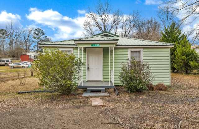 Photo of Renovated 3BR Gem in Sumiton