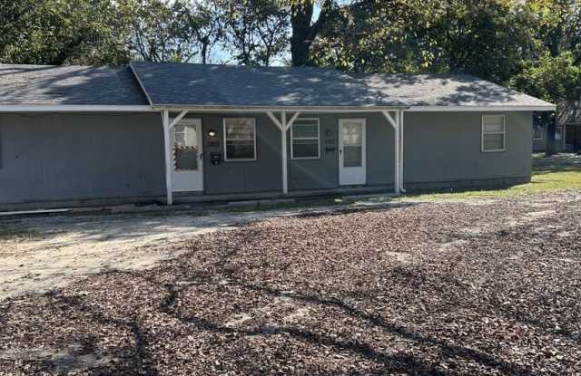 Photo of 1301 E 9th Duplex
