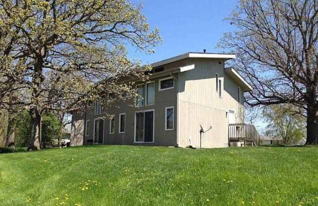 Live in the woods! 2 BR 1.5BA duplex, lawn and snow provided. - 514 Carr Drive, Ames, IA 50010