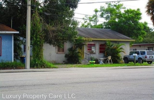 1407 Delaware Avenue - 1407 Delaware Avenue, Fort Pierce, FL 34950