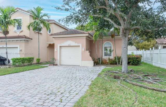 970 NE 37th Pl - 970 Northeast 37th Place, Homestead, FL 33033