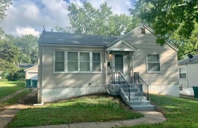 Charming 3BR Home in St. Louis photos photos