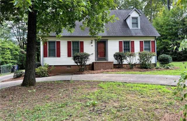 1207 N Peace Haven Road