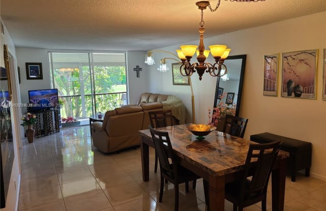 9820 S Hollybrook Lake Dr - 9820 South Hollybrook Lake Drive, Pembroke Pines, FL 33025