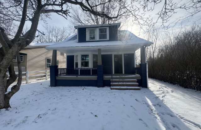 Comfort Meets Convenience: Beautiful 3-Bedroom Single-Family Home Family-Friendly