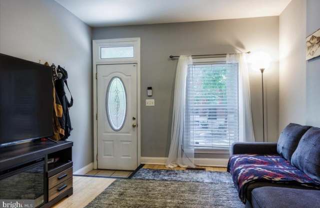 122 N ELLWOOD Avenue