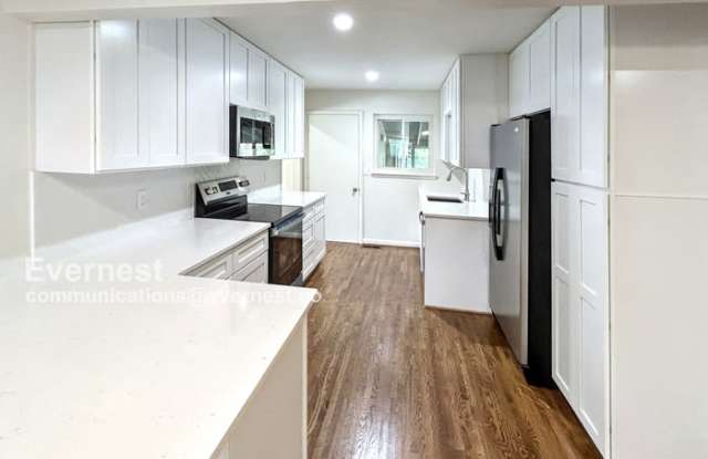 545 Edgecrest Circle