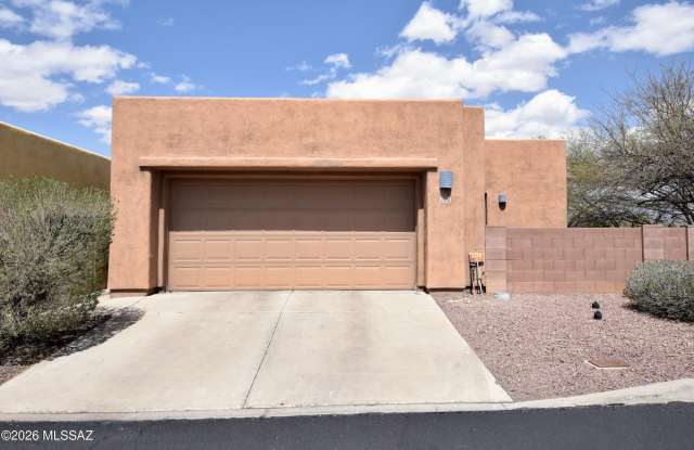 2934 N Cardell Circle