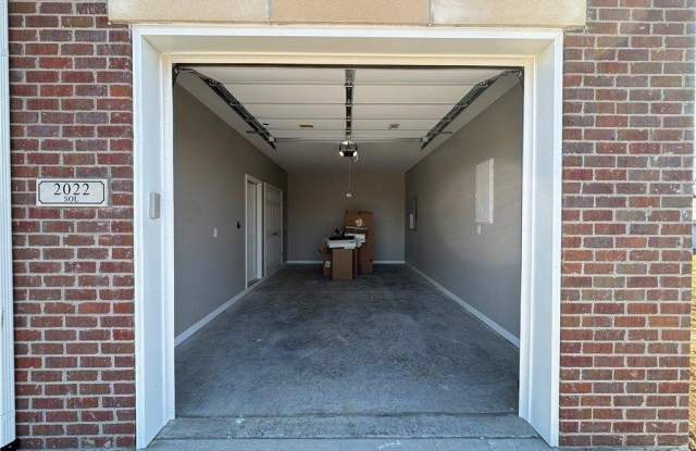 2022 North Greentree Boulevard