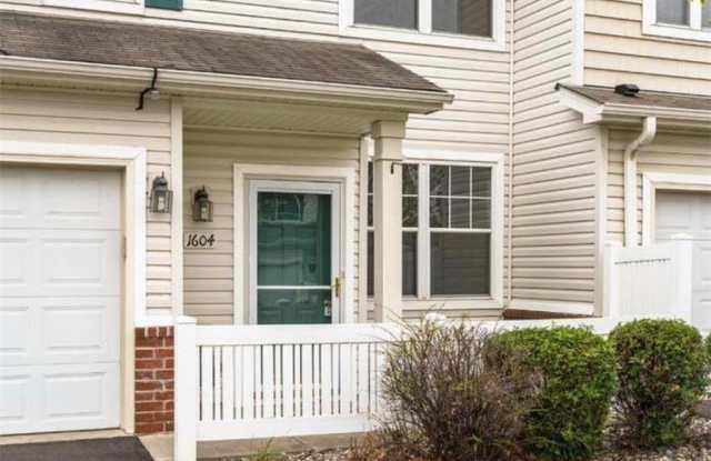 1604 Liberty Circle