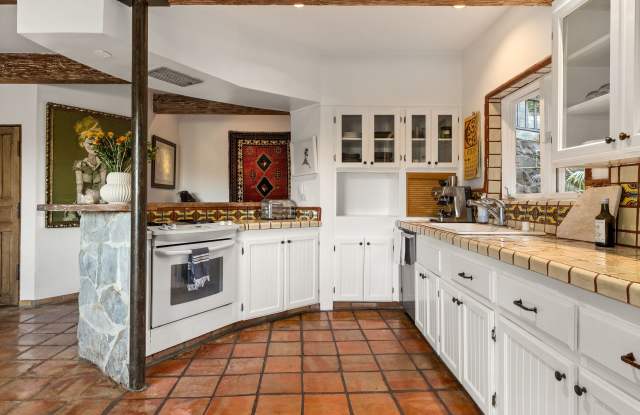 1328 Fernwood Pacific Dr