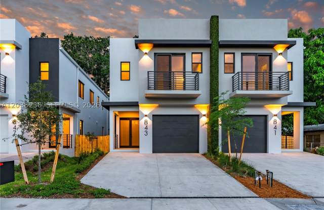 843 SW 29th St