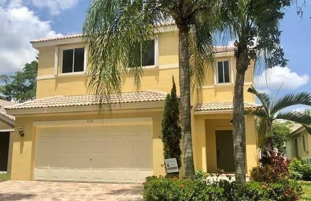 4319 Greenbriar Ln
