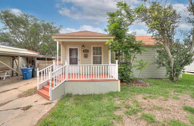722 Ralston - 4/bedroom 2/bathroom - $1995/month