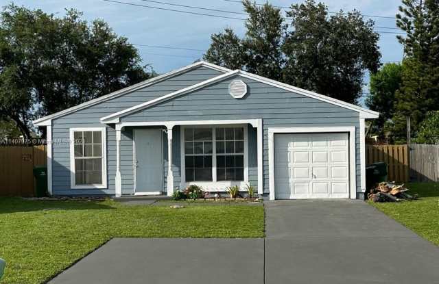 1701 SW 83rd Ter