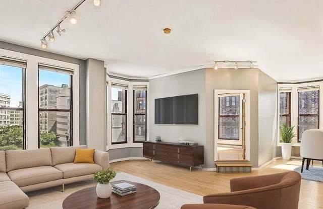 Photo of Oversized Downtown 1 Bed, 1 Bath + Den Condo!