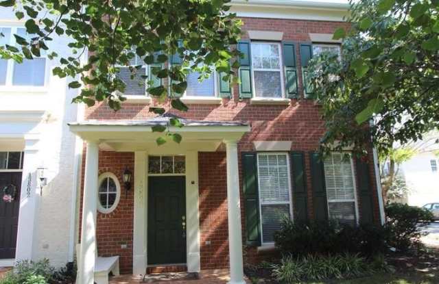 Photo of 13800 CUSTIS Square