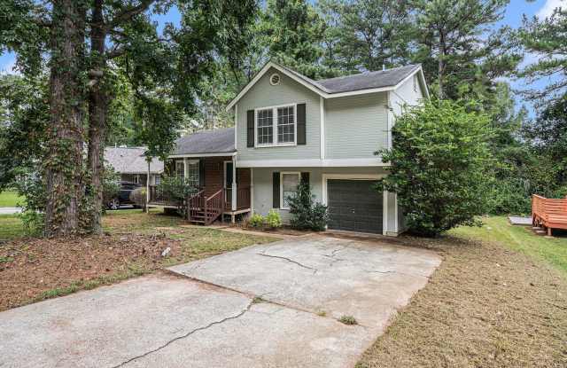 3 bdrm, 2.5 bath in Lithonia