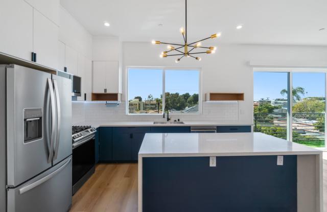 Brand New! $1000 April move in credit!! Bright and Sunny with Views! 3 Spacious Ensuite Bedrooms and 3.5 bathrooms! - 3919 Inglewood Boulevard, Los Angeles, CA 90066