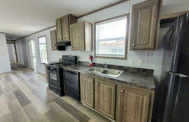 11409 5th St NE