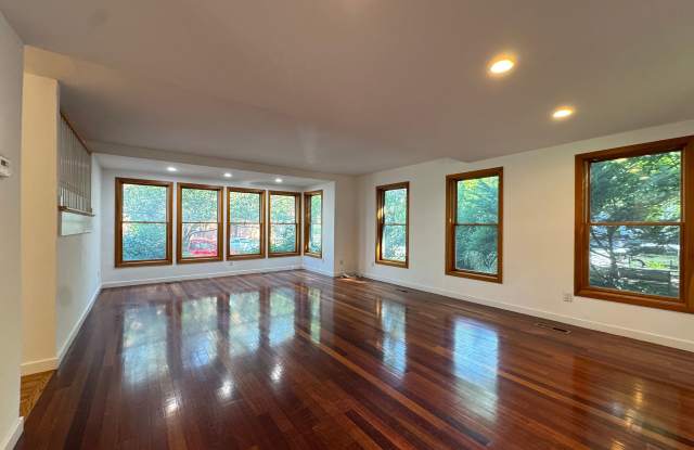 23 Edwards St