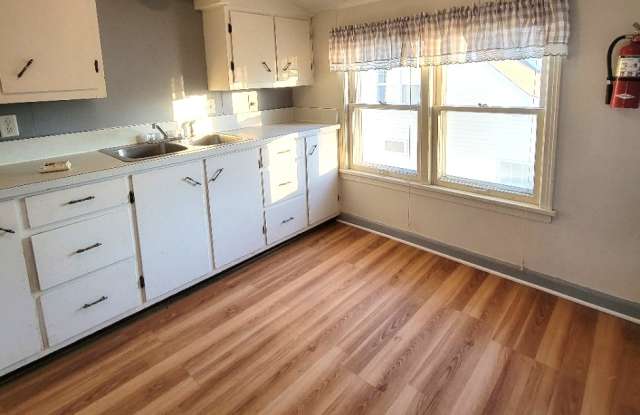 1131 1/2 South 5th Avenue