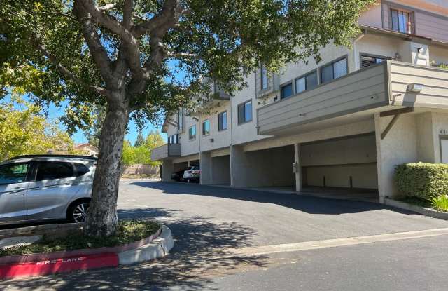 3 bed, 2 1/2 bath Thousand Oaks Townhome