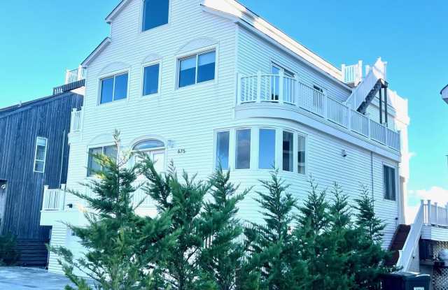 675 Dune Road