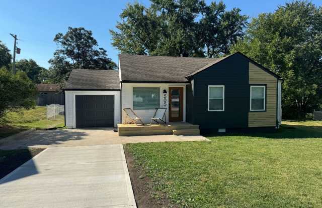 Completely remodeled home in Lee's Summit!