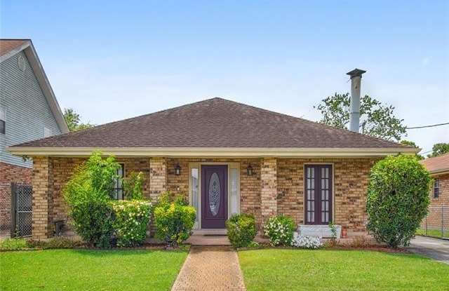 1120 SHIRLEY Drive