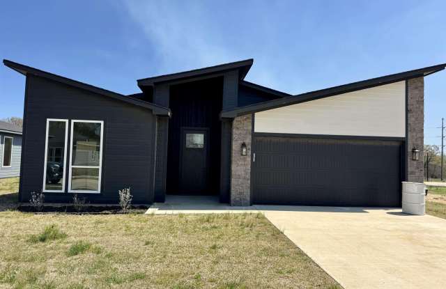 Photo of 15513 Greenhouse Way