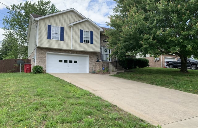 2640 Elkmont Dr - 2640 Elkmont Drive, Clarksville, TN 37040