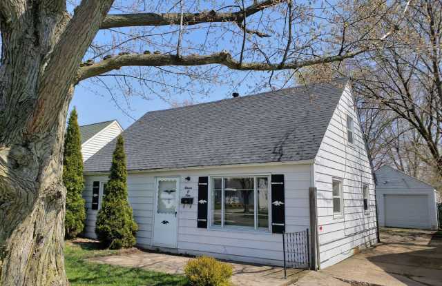 Quaint 3 Bedroom Home with Garage. - 1109 Euclid Avenue, Lorain, OH 44052