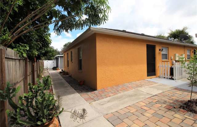 864 HAND AVENUE