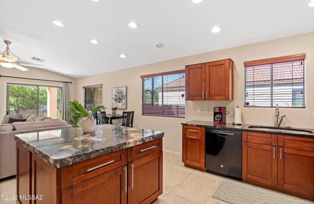 4906 N Sabino Gulch Court