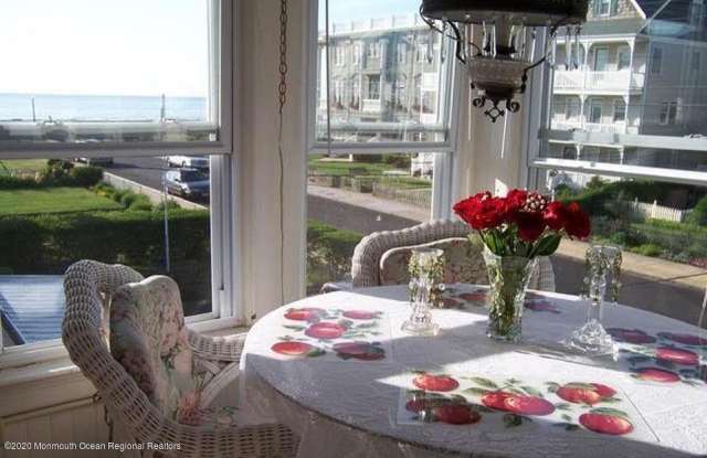 7 Webb Avenue unit: 2 W