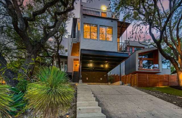 Photo of 2612 Carnarvon Lane Unit A