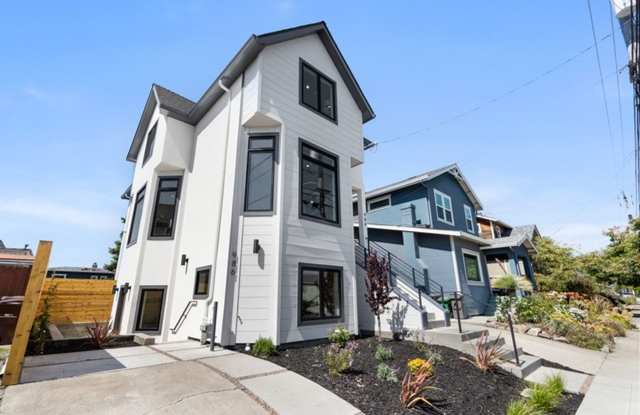 986 57th St - 1 bedroom | 1 bath | Lower unit