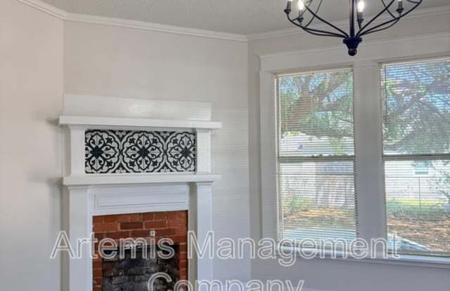 Clark Street - 1226