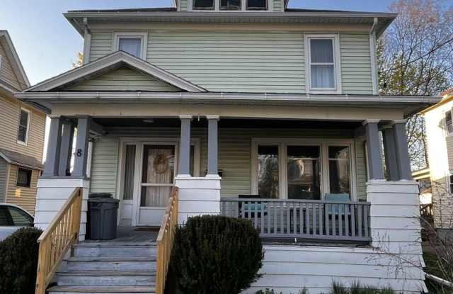 Must-See 4 BR/1.5 BA off-campus home