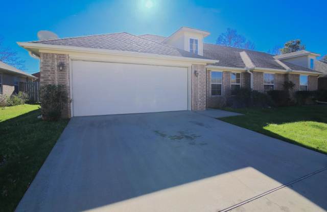 Photo of 2222 Woodgrove Ln