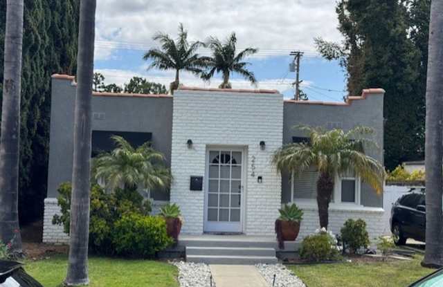 Modern-Brand New back house