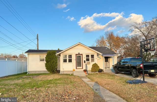 Photo of 50 CHESTNUT Street unit: B